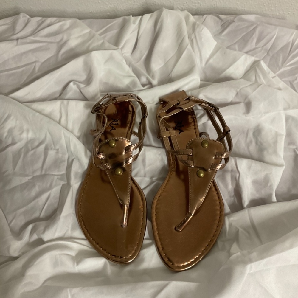 NEW Ria Gladiator thong 7.5 sandals Cooper Strappy